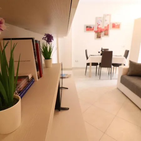 Casa Francesca Modern 3 Guest Flat With Ac & Wifi *